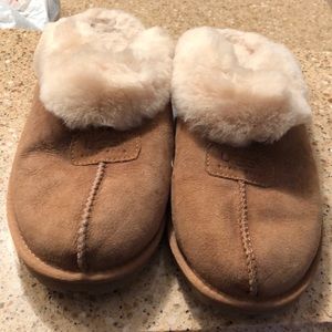 Ugg slippers size US 9